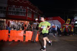 BIB: 572
                            <button type="button" onclick="openModal(26221904)" class="btn btn-primary btn-sm float-right btn-popup" data-toggle="modal" data-target=".modal-high-quality">
                        <i class="fas fa-shopping-cart"></i> Add to Cart
                    </button>
                                            <button type="button" onclick="isThisMe(26221904, true)" class="btn btn-success btn-sm float-right btn-popup btn-isme hidden" data-toggle="tooltip" data-placement="bottom" title="นี่คือรูปของคุณใช่ไหม คลิกที่นี่เพื่อเอาเข้าอัลบั้ม">
                        <i class="fas fa-plus"></i> Add to album
                    </button>
                    <button type="button" onclick="isThisMe(26221904, false)" class="btn btn-warning btn-sm float-right btn-popup btn-isnotme hidden">
                        <i class="fas fa-ban"></i> Remove from album
                    </button>